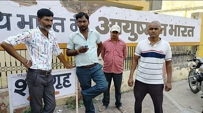 Murder: बरेली के कैंट में युवक का लहूलुहान शव मिला, लाश के पास पुलिस को मिला ये सामान bloodied dead body of young man was found in Bareilly Cantt