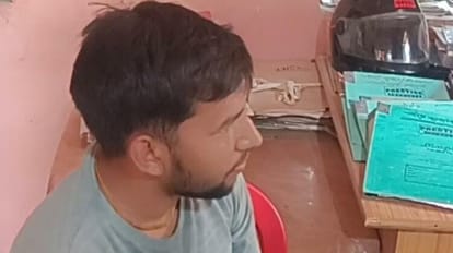 Bihar : बेतिया में सिपाही भर्ती परीक्षा में एंड्रॉयड मोबाइल के साथ परीक्षार्थी गिरफ्तार Bihar: Examinee arrested with Android mobile in constable recruitment exam in Bettiah