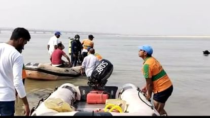 Bihar : बरखी पर गंगा में नहाने गए चार युवक डूबे, जहां बागेश्वर वाले बाबा का कार्यक्रम वहीं से आए थे दीघा Bihar: Four people of the same family died due to drowning in the Ganges river in Patna.