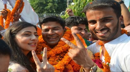 UP Nikay Chunav 2023 BJP Umesh Gautam defeats SP-backed Dr IS Tomar on Bareilly Mayor seat