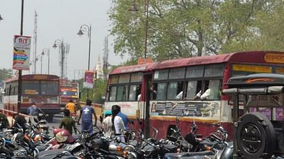 Hathras News: अफसरों को बिना बताए बरात ले गई बस, चालक-परिचालक को किया बर्खास्त bus took procession without informing officers driver conductor sacked
