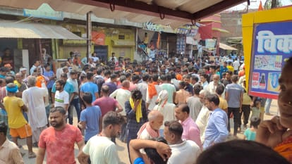 Bihar: Murder of Mukhiya husband in Bhojpur, criminals shot in the middle of the market, live murder