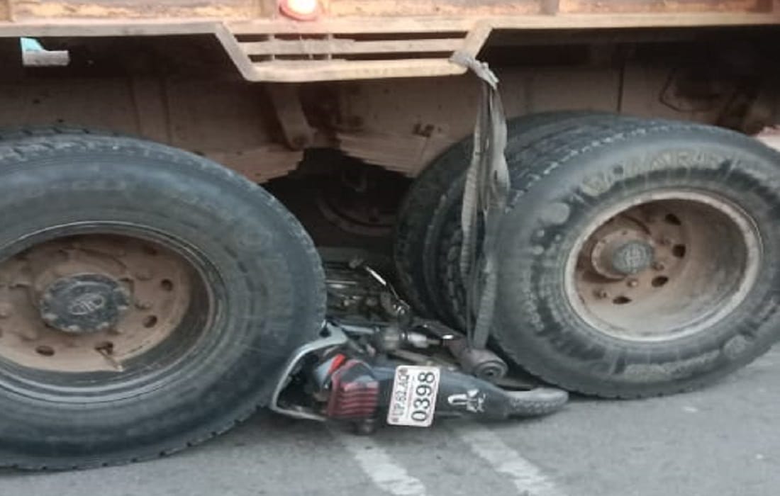 Road Accident on  Jaunpur Azamgarh highway two youth died due to Bike collided with truck