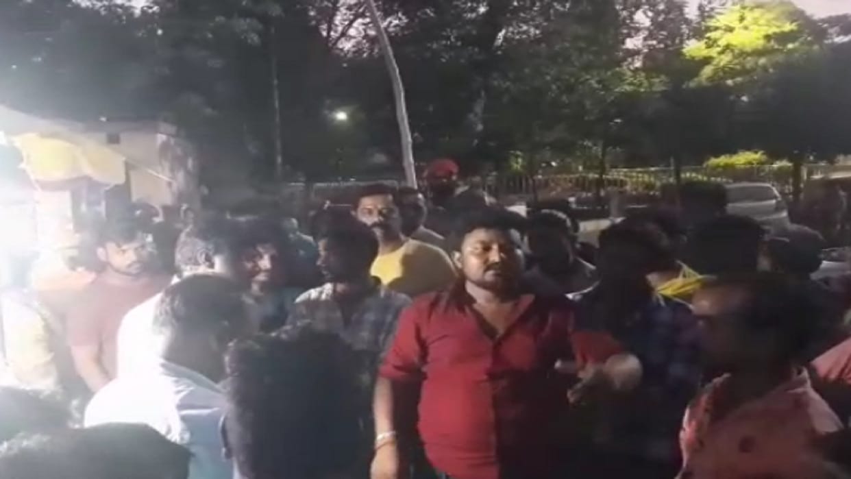 Dispute between SRN's junior doctor and shopkeepers, allegation of extortion