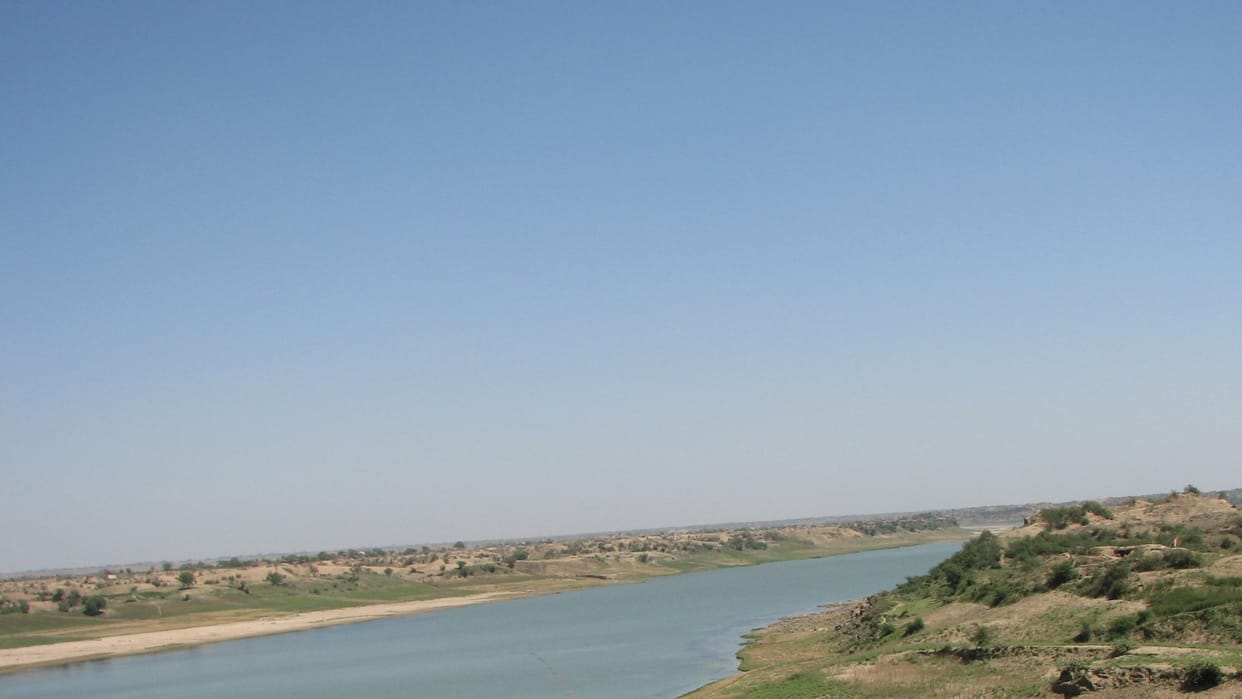 A young man crossing the river holding a buffalo tail died due to drowning in deep water