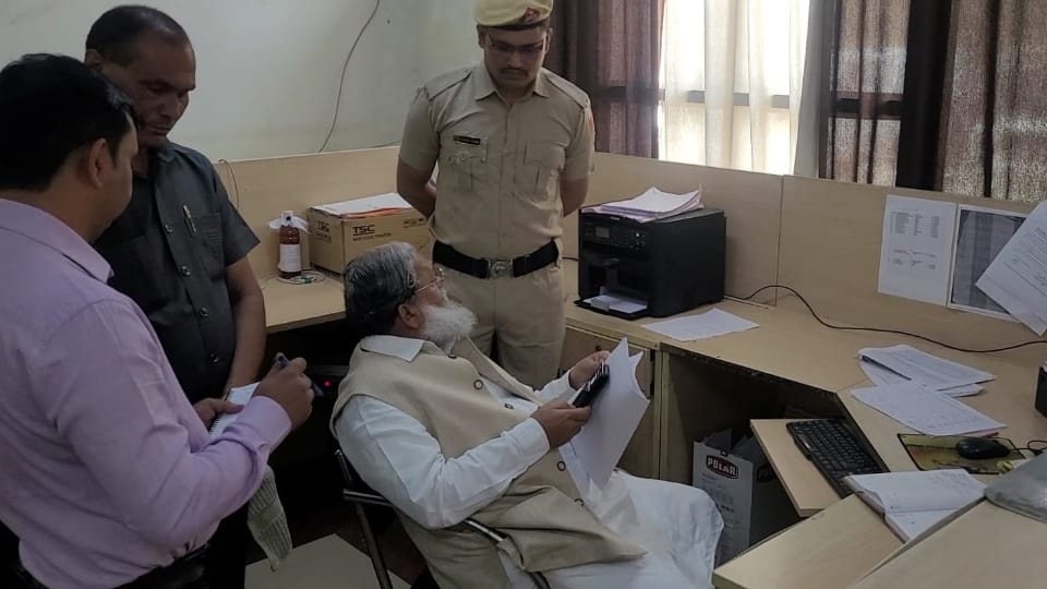 Home Minister Anil Vij surprise inspection of Narwana Sadar Police Station