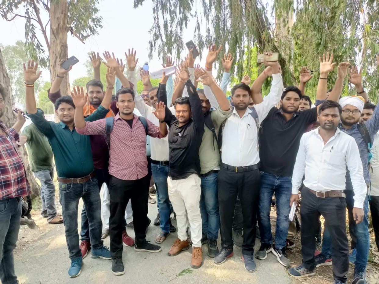 UPPSC PCS Candidates created ruckus at  examination center in Jaunpur
