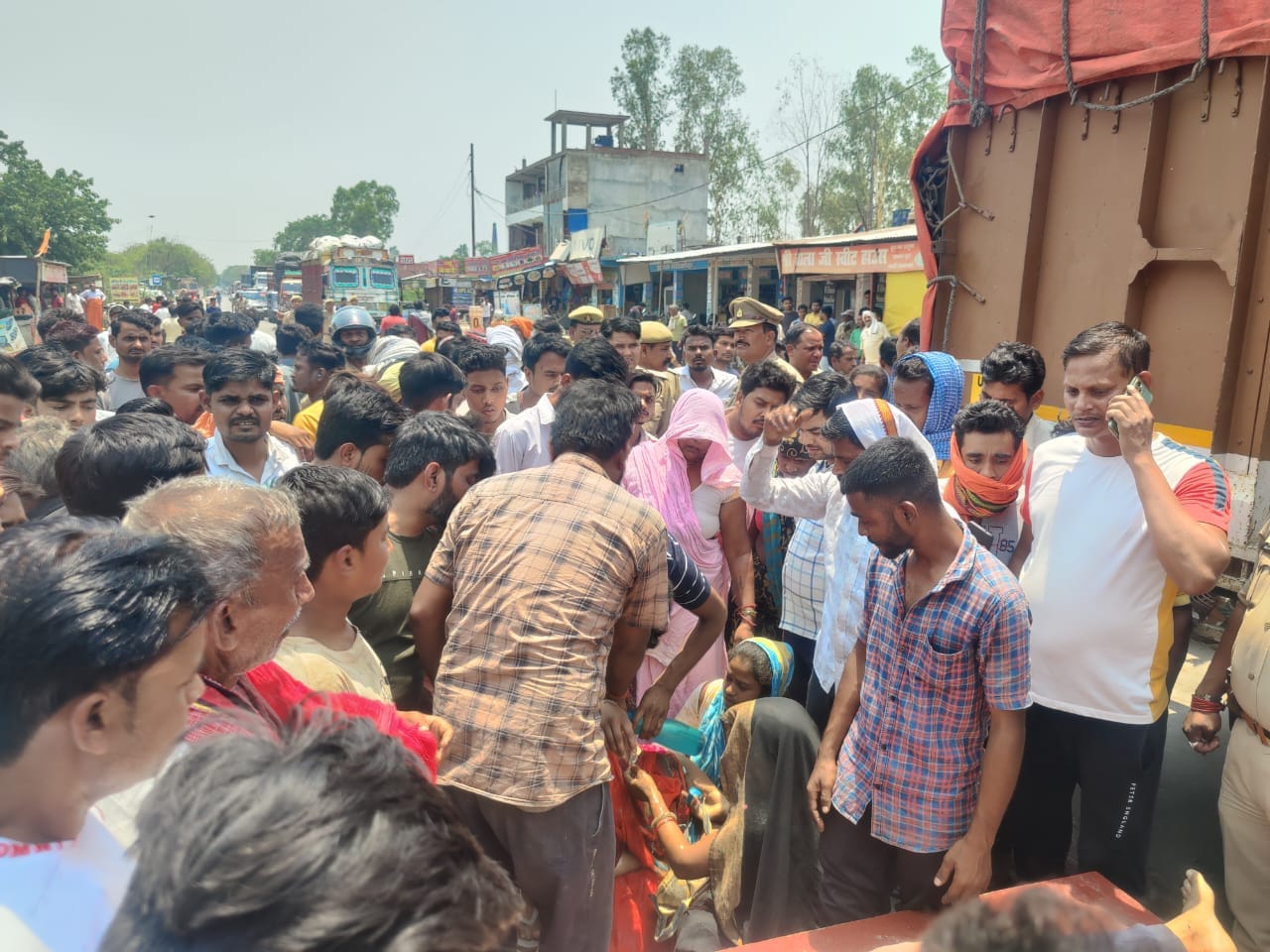 Death of father and son in Unnao accident, wife said on whose support will I stay, I also want to go with them