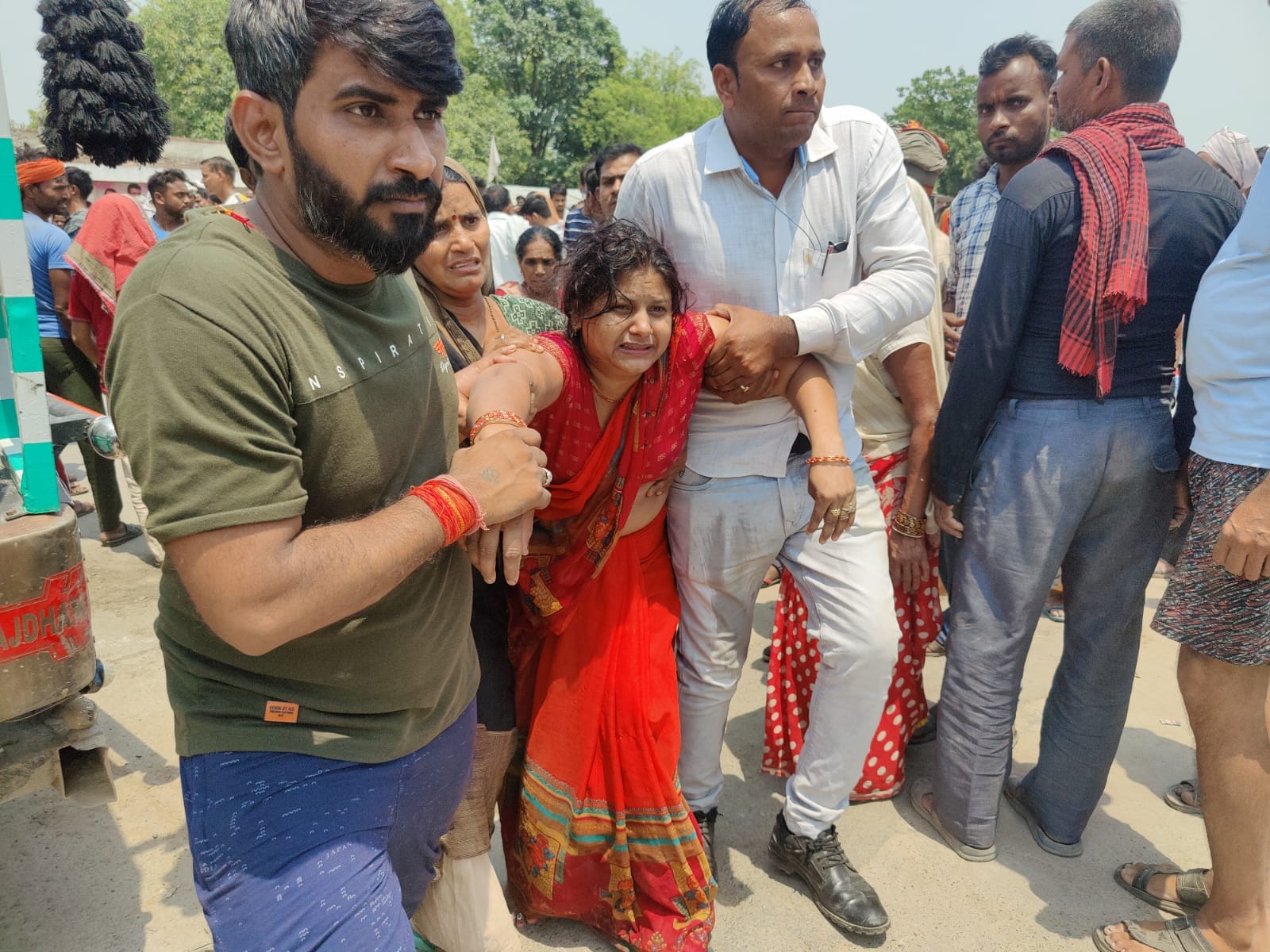 Death of father and son in Unnao accident, wife said on whose support will I stay, I also want to go with them