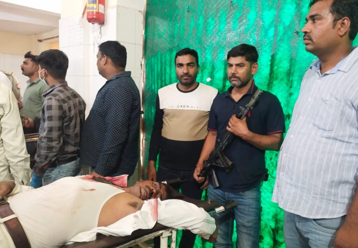Case of murder of constable on duty, two miscreants killed in police encounter, Kotwali in charge also injured