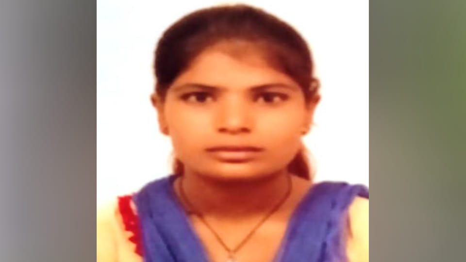 Dead body of married woman found hanging in Kasganj