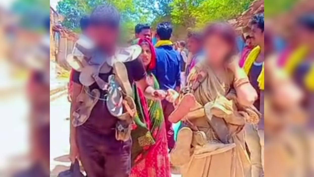 young man trapped in the affair of a married woman, villagers made the lover couple wear a garland of shoes
