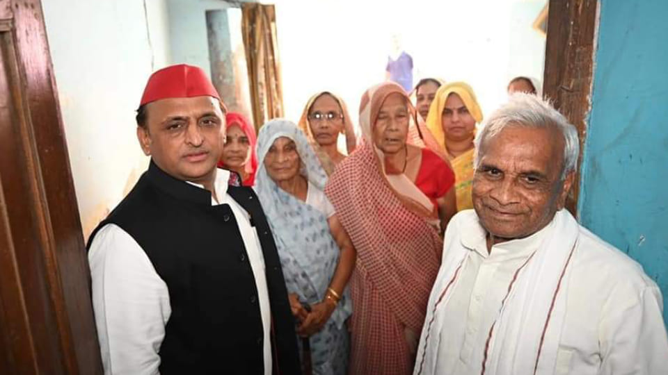 Akhilesh Yadav said In Mainpuri sp workers should note names of officers who rigged in civic election