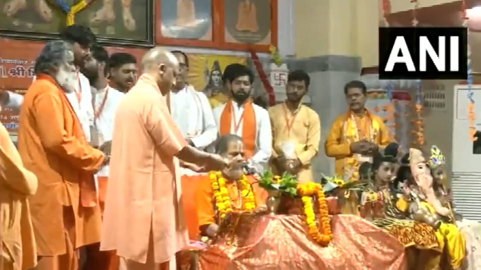 CM Yogi Adityanath took part in Shiv Maha Puran Katha in Gorakhpur