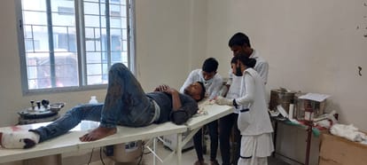 Examinees uproar at examination center in Nalanda, allegation of premature closure of gate, clash with police