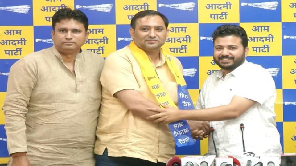 BJP councilor Pawan Sehrawat joins Aam Aadmi Party