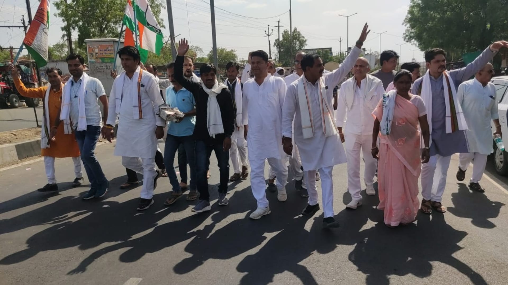 Congress workers celebrated Karnataka victory in Rajgarh