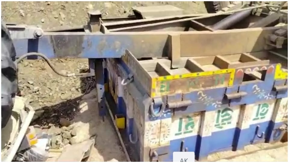 Tractor filled with sand overturned in Baran young man died due to grip