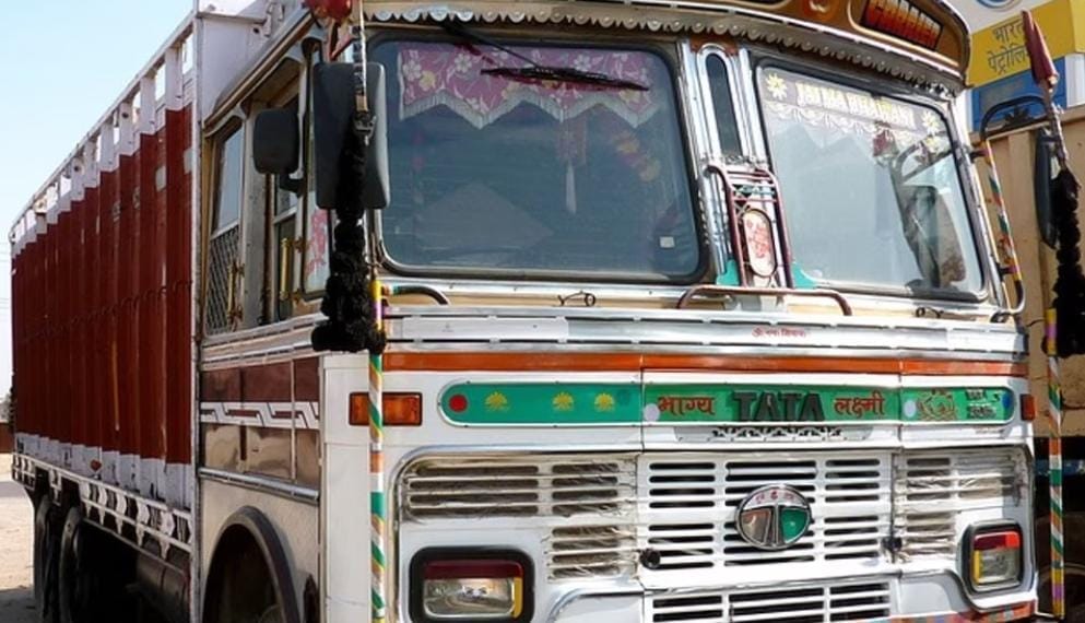 Ujjain: Thieves took away the goods by breaking the lock of the container