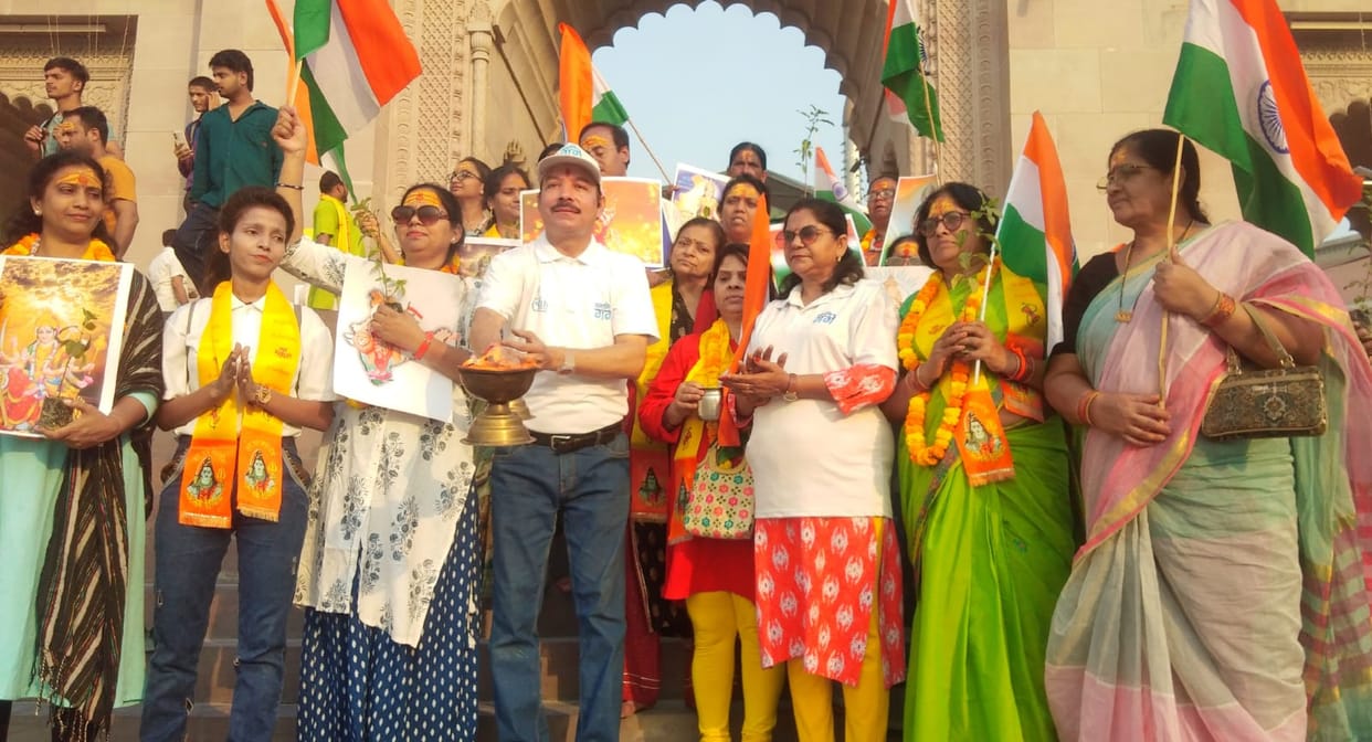 Mothers Day maa Ganga Aarti performed in Varanasi by namami gange