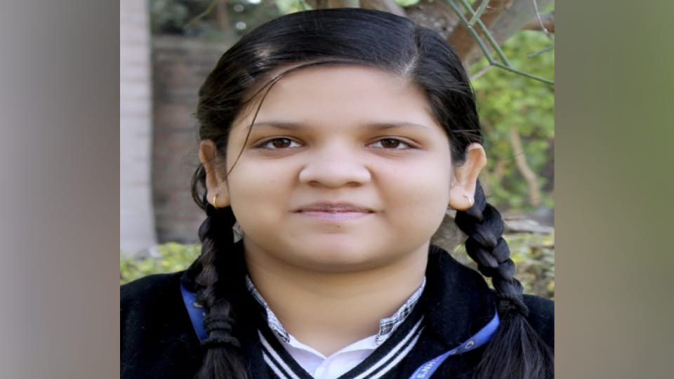 Vanshika wants to become an IAS who scored approx ninety eight percent in ICSE in Kasganj