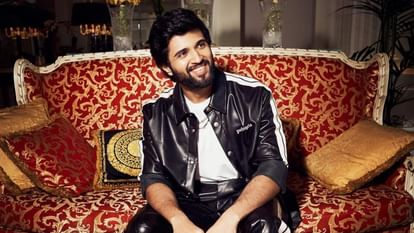 Vijay Devarakonda Action against the person spreading obscene against actor Hyderabad Cyber Cell took action