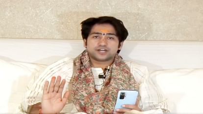 Baba Bageshwar : शास्त्री बोले- सनातनी वोटर निकलें तो भारत होगा हिन्दू राष्ट्र, जदयू ने कहा- संसद में जाएं Hindu Rashtra: Bageshwar Baba Pt. Dhirendra Shastri talked about making India a Hindu nation, RJD, JDU protest