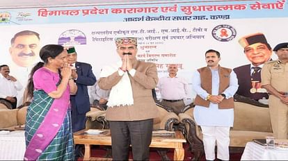 Shimla News: मुख्यमंत्री सुक्खू ने कारागार बंदियों के लिए शुरू की हिम केयर योजना, कार्ड भी दिए cm sukhvinder Sukhu started Him Care Scheme for prison inmates, also gave cards