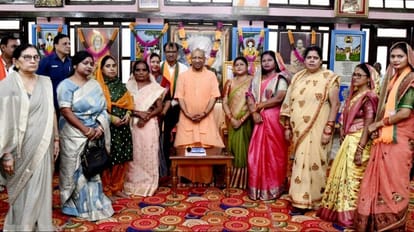 Gorakhpur Nikay Chunav: सीएम योगी ने प्रदेश के सभी नव निर्वाचित मेयर से की बात, दी बधाई CM Yogi spoke to all newly elected mayors of the state
