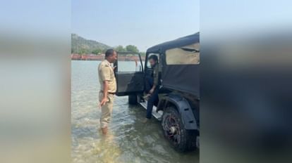 Haridwar Operation Maryada Police Cut Challan of Delhi Tourist for washing Thar in Ganga
