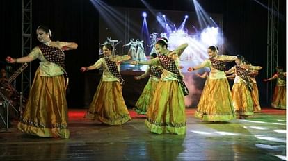 The participants gave a presentation on Ganesh Paran Raag Yaman