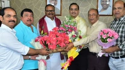 Uttar Pradesh kapda Udyog vyapar mandal meets to Deputy CM Brajesh Pathak.