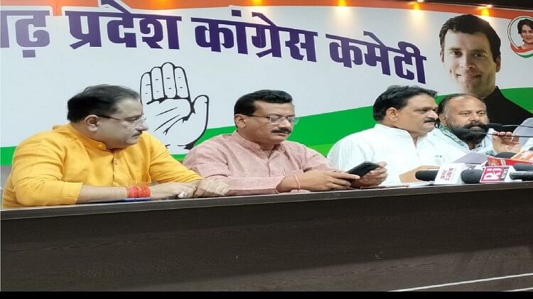 Chhattisgarh: कांग्रेस का बीजेपी पर बड़ा आरोप, रमन सरकार में हुआ था 4400 करोड़ का शराब घोटाला
