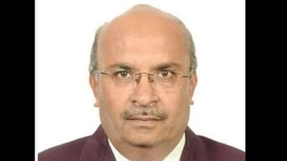 MP News: CM ने अनुकंपा नियुक्ति के लिए पैसे मांगने वाले उच्च शिक्षा विभाग के ओएसडी संजय जैन को बर्खास्त किया MP News: CM sacked OSD Sanjay Jain of Higher Education Department from government service