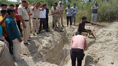 Police removed the dead body of girl from the grave which was buried by In relatives