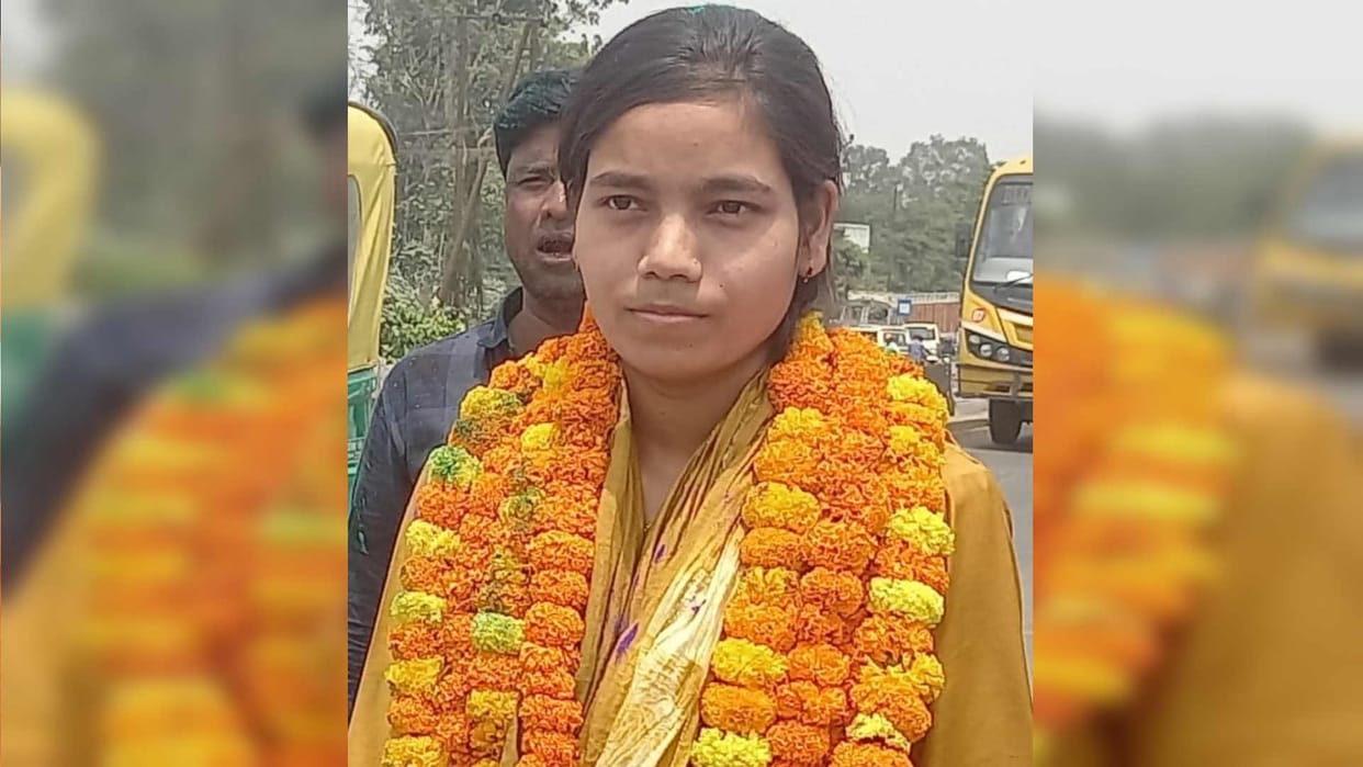 Anupama doing LLB became Ghagsara Nagar Panchayat councilor