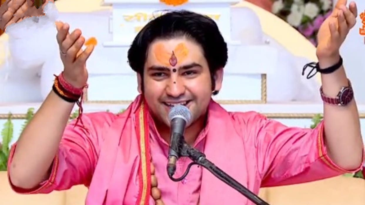 Dhirendra Shastris miracle was seen in telling people's problems and their solutions in the court