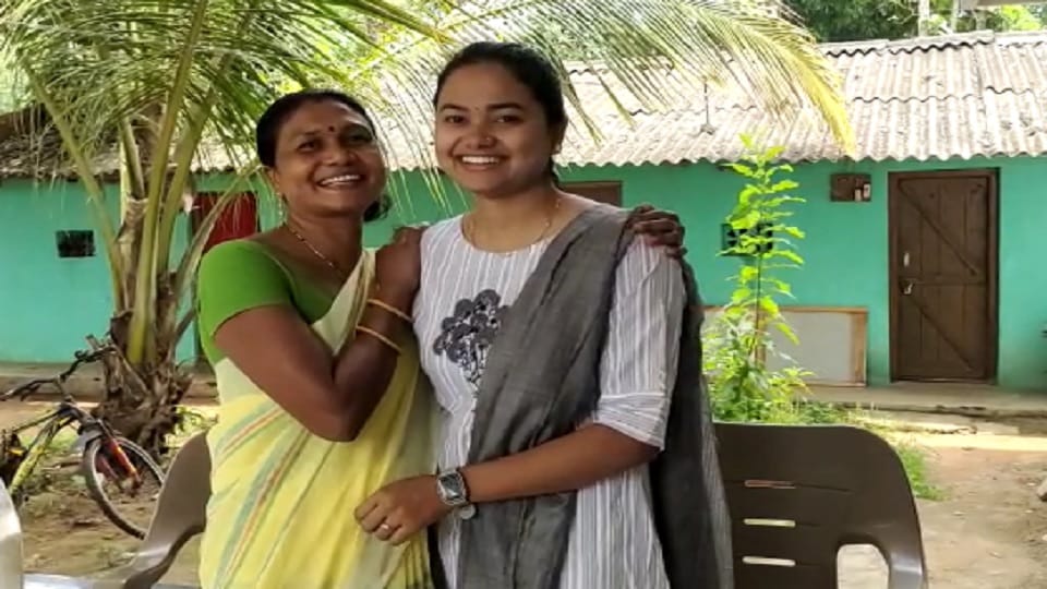 Neetu increased the honor of Bastar by becoming DSP in Chhattisgarh Civil Service Examination