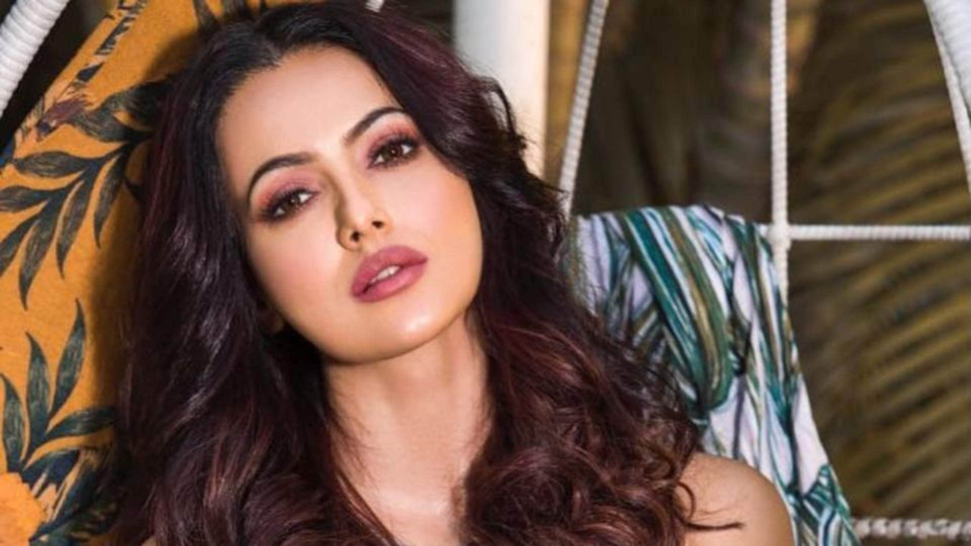 These Filmy Stars Quits Glamour World For Religion Sana Khan to Zaira Wasim