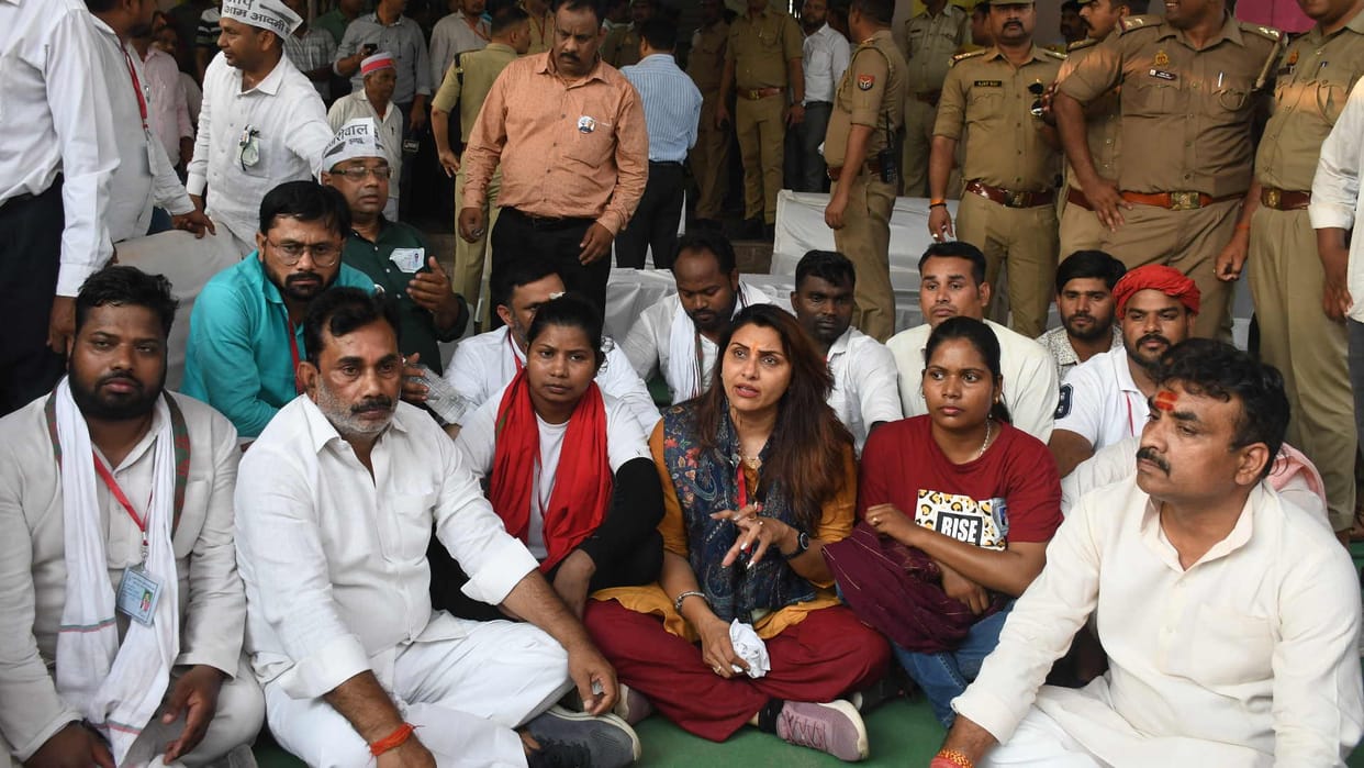 SP candidate created ruckus alleging rigging, sat on dharna for two hours