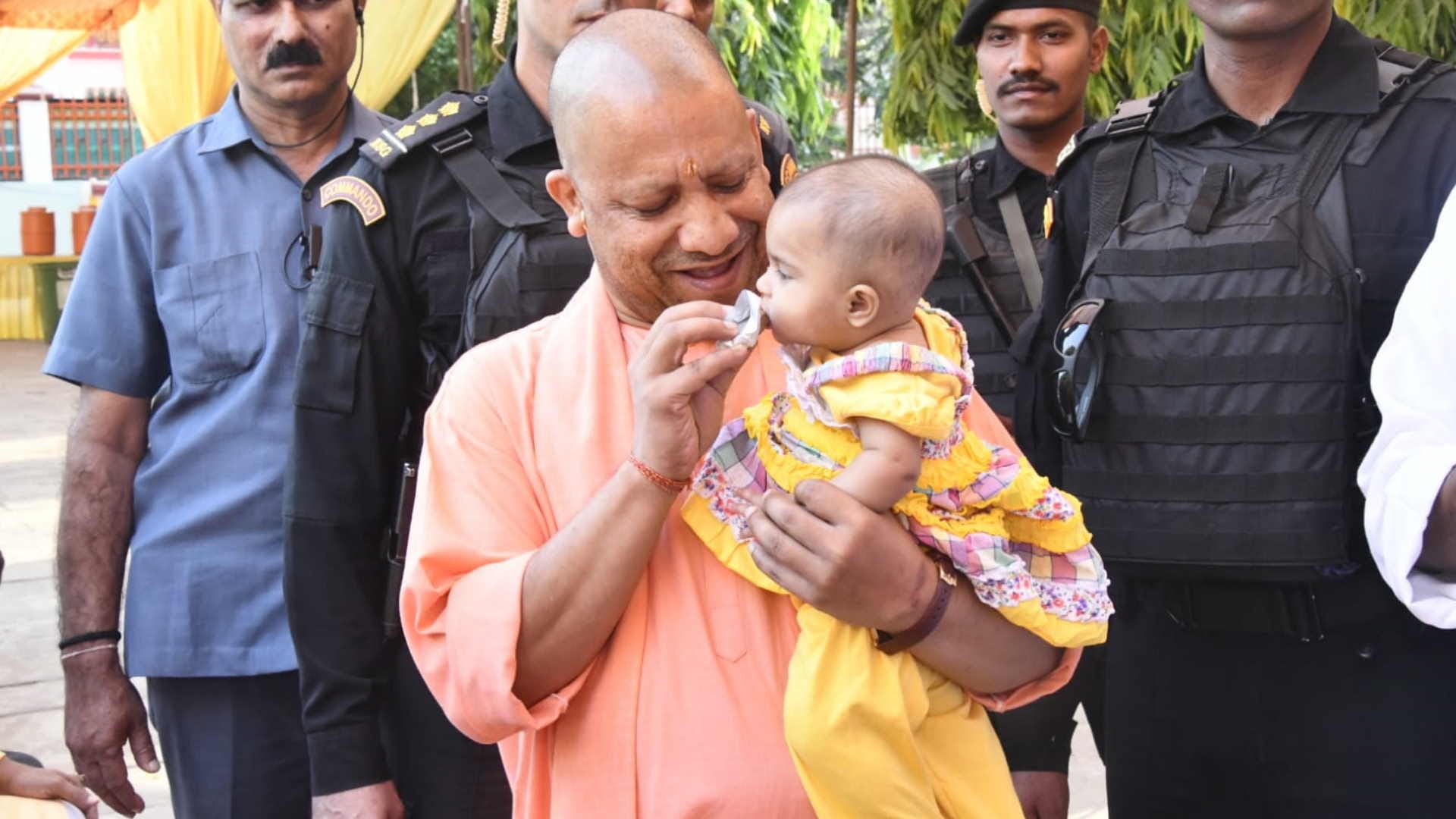Chief Minister Yogi Adityanath listened to people problems in Janta Darshan