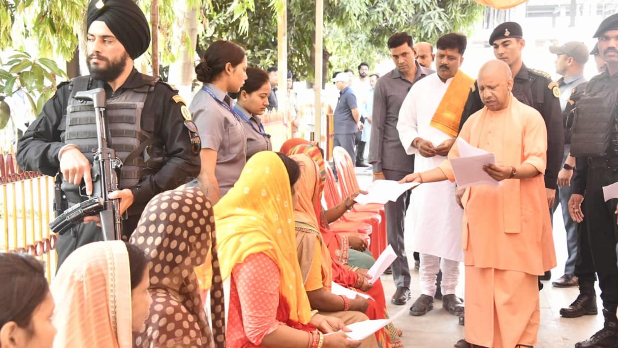 Chief Minister Yogi Adityanath listened to people problems in Janta Darshan