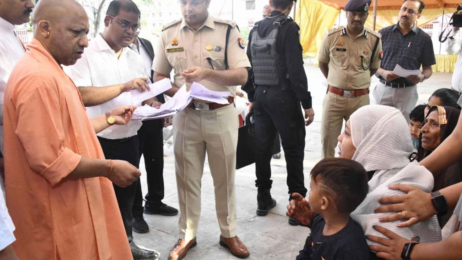 Chief Minister Yogi Adityanath listened to people problems in Janta Darshan