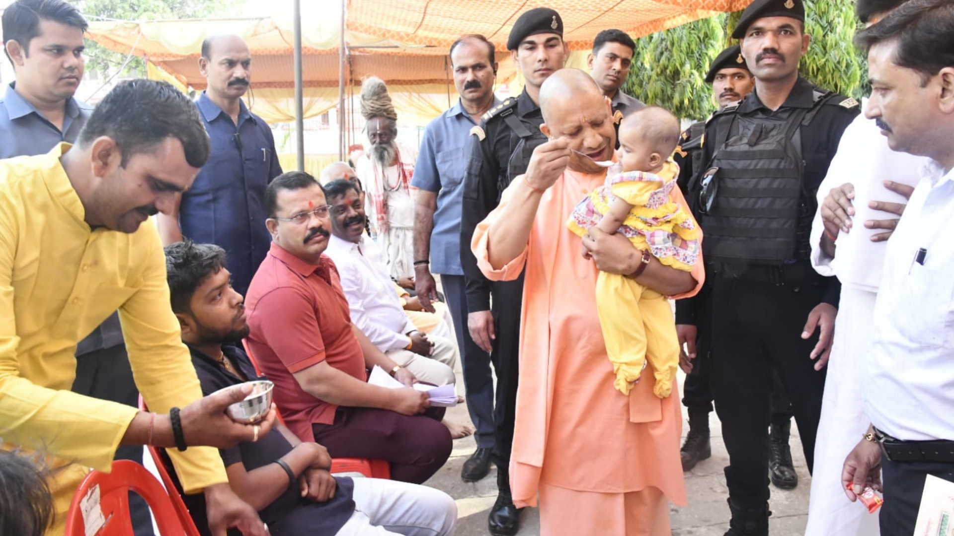 Chief Minister Yogi Adityanath listened to people problems in Janta Darshan