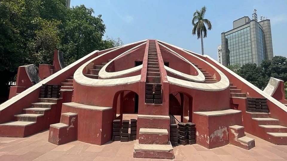 Time of Japan, England, Britain, Switzerland will be visible in Jantar Mantar