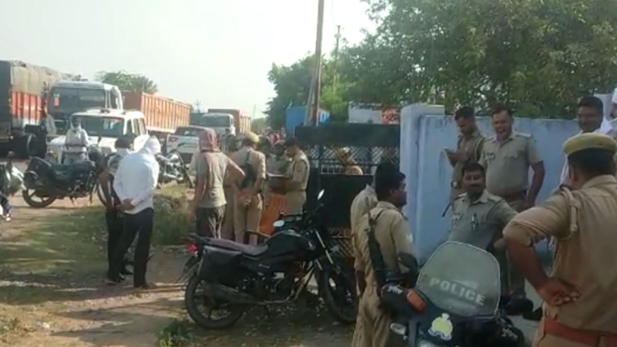 Hamirpur Accident: Truck crushed three bike riders, two youths and a girl died