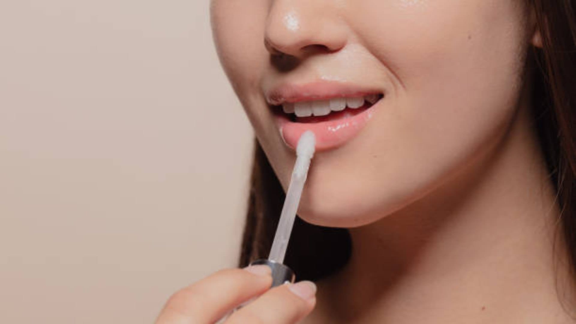 Monsoon Makeup Tips how to keep lipstick long lasting on lips