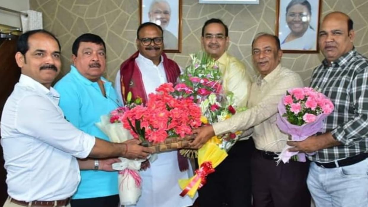 Uttar Pradesh kapda Udyog vyapar mandal meets to Deputy CM Brajesh Pathak.