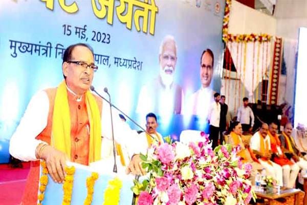 MP News: The Chief Minister said that fishermen have the first right on government ponds and water structures.