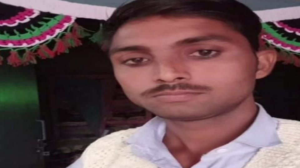car returning from baraat collided with tree one baraati died five injured